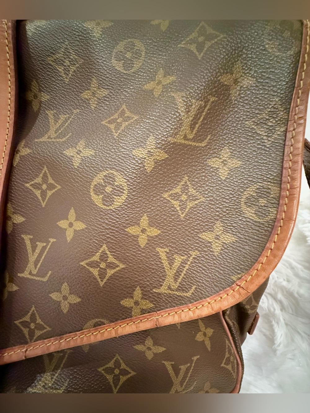 Louis Vuitton vintage Saumur 35 Monogram Crossbody - Picture 5 of 16